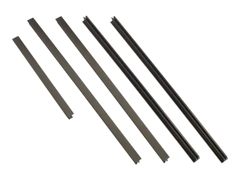 APC - Racktrimmesett - svart - for P/N: NBPD0150, SMX2KR2UX145, SMX3KR2UNCX145, SRT5KRMXLT-A, SRT6KRMXLT-A, SRT8KRMXLT-A