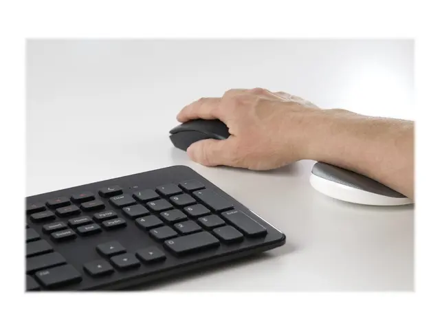 StarTech.com Wrist Rest - Ergonomic Desk Wrist Pad - Sliding Wrist...