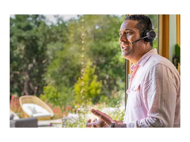 Poly Voyager 4320 - Hodesett on-ear Bluetooth trådløs svart Certif...
