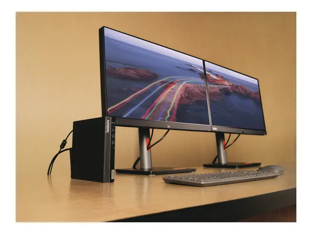 Lenovo ThinkCentre M75q Gen 5 - tiny Ryzen 7 Pro 8700GE 3.6 GHz 32...
