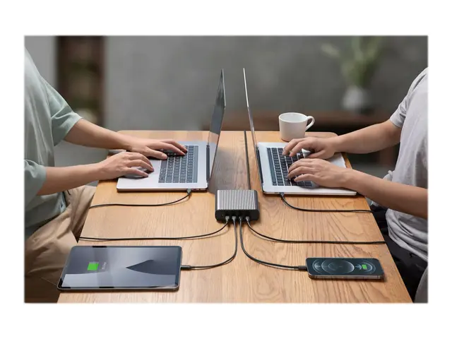 HyperJuice - Strømadapter 245 watt utgangskontakter: 4 sølv