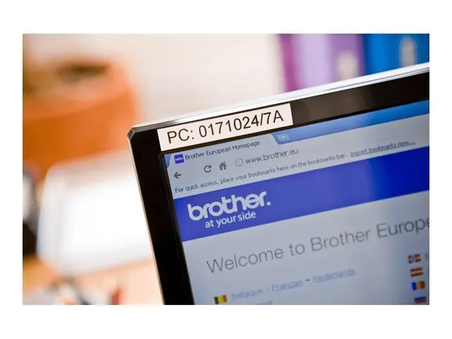 Brother TZe-S211 - Ekstra sterk selvkleber svart på hvitt Rull (0,...