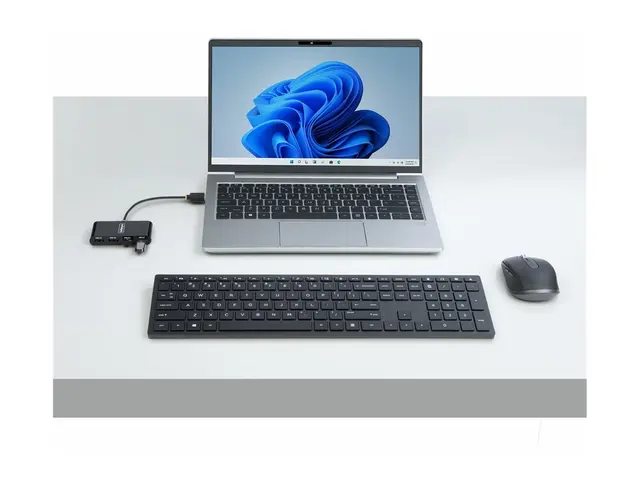 StarTech.com 4-Port USB 2.0 Hub, Bus Powered, Small Travel Mini Sp...
