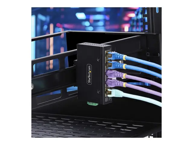 StarTech.com 5-Port Unmanaged Industrial Ethernet Switch - IP30 TA...