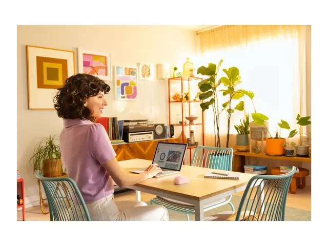 Logitech M240 Silent - Mus høyre- og venstrehåndet optisk 3 knappe...