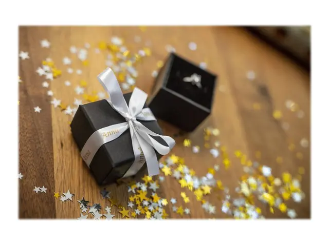 Brother TZe-R234 - Gull på hvitt Rull (1,2 cm x 4 m) 1 kassett(er)...