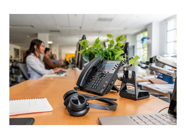 Poly Voyager 4320-M - 4300 UC series hodesett on-ear Bluetooth trå...