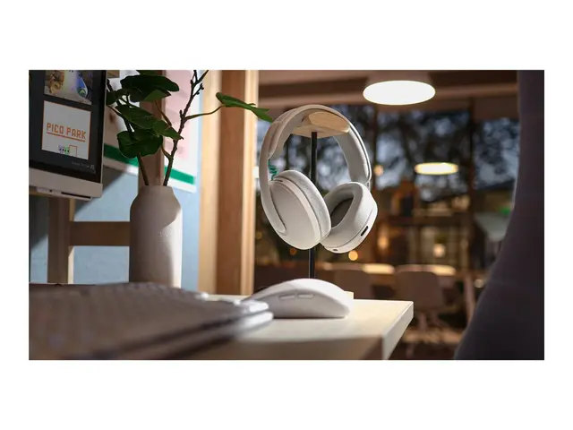 Logitech G G325 - Hodesett - full størrelse Bluetooth / LIGHTSPEED - trådløs - USB-C via Bluetooth-adapter - hvit 