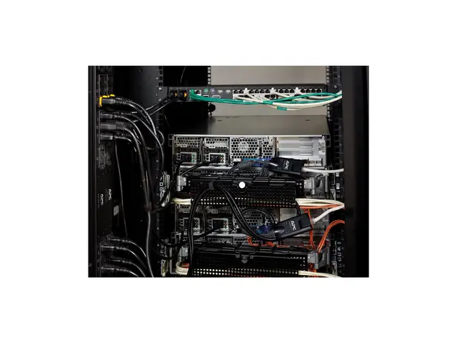 APC KVM 2G Analog - KVM-svitsj - CAT5 - 8 x KVM port(s) - 1 lokalb...