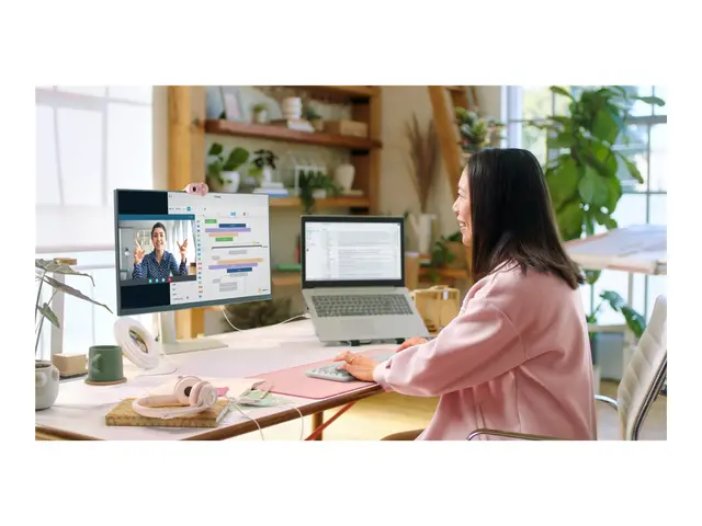 Logitech BRIO 100 - Nettkamera farge 2 MP 1920 x 1080 1080p, 720p ...