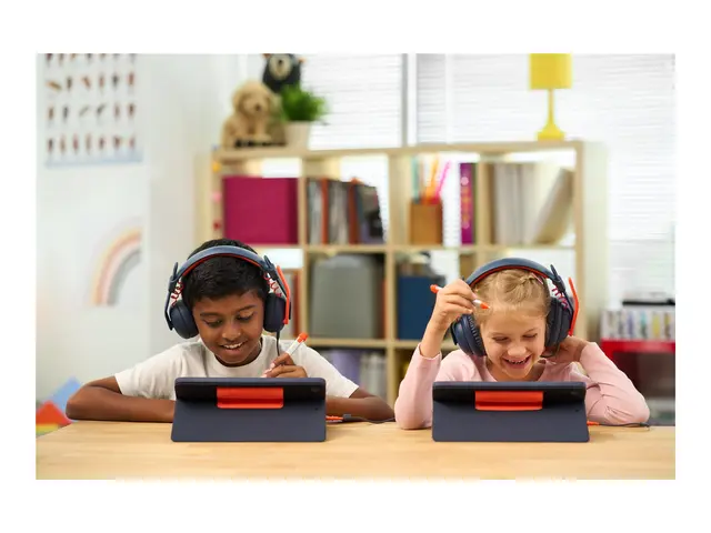 Logitech Zone Learn Wired On-Ear Headset for Learners, 3.5mm AUX -...