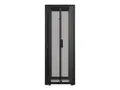 APC NetShelter SX Enclosure with Sides Rack - svart - 45U - 19" - TAA-samsvar - for P/N: SMT2200I2U-BR, SRT1000XLA, SRT1500XLA, SRT2200XLA, SRT3000XLA, SRT3000XLAUS